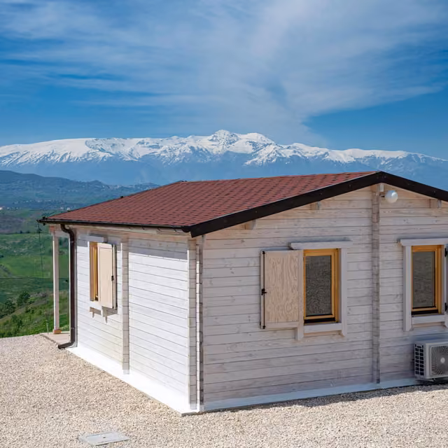 Vista aperta sulle montagne abruzzesi